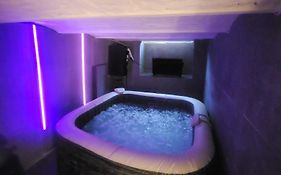 My House Jacuzzi Billiards